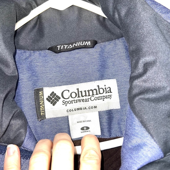 |•COLUMBIA•| Titanium Omnitech Navy Winter Ski Jacket w/ Flora… - Picture 13 of 16